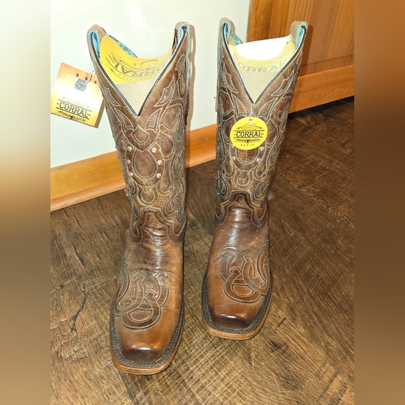 NWT Corral Horseshoe Overlay & Embroidery & Crystal, Square Toe Western, Sz 9 - Picture 2 of 8